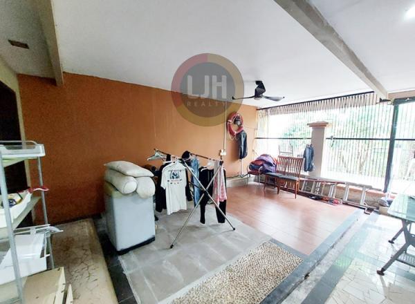 Cluster House in City Center with Strategic Location
