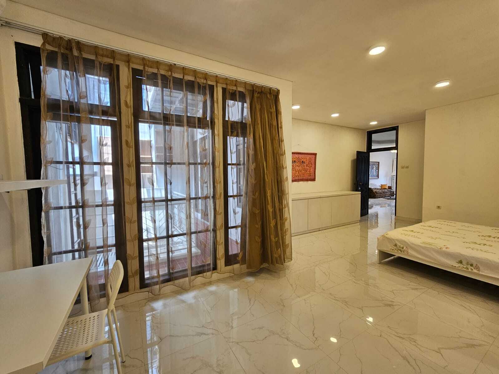 Furnished 3-Bedroom Townhouse in Greenville Jakarta