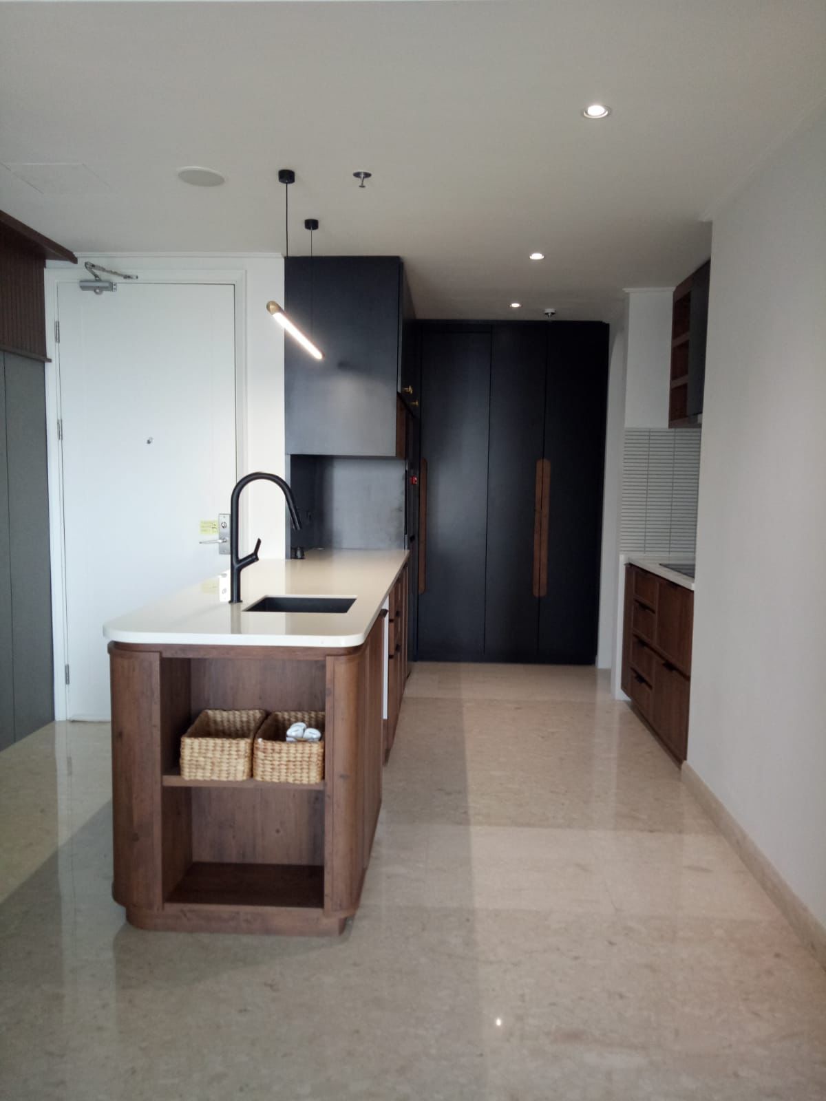 Gold Coast 3BR Apartment with Sea View