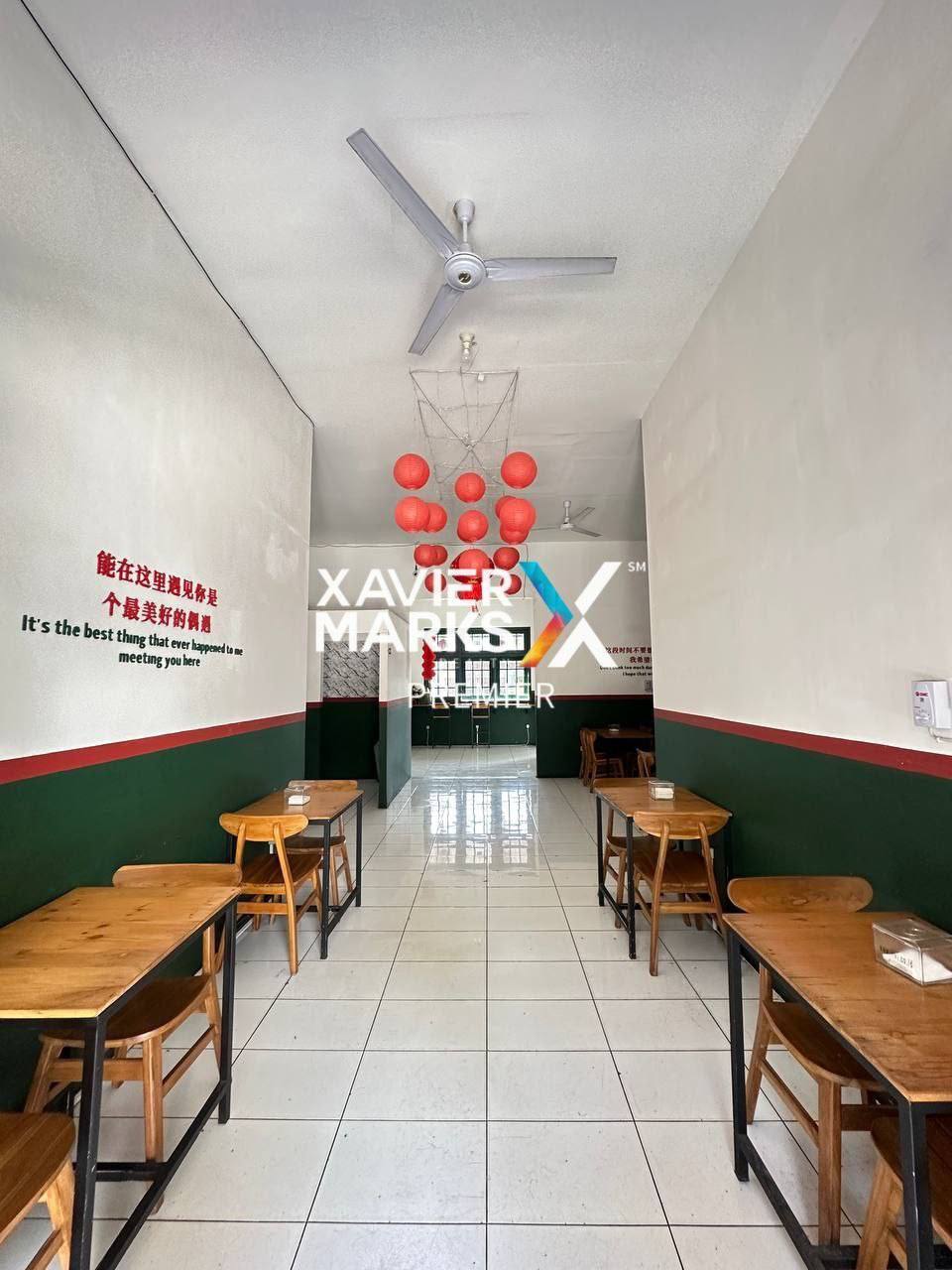 Large Commercial Space with Strategic Location