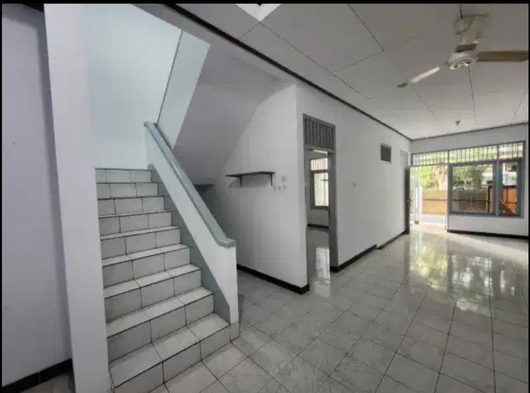 Spacious 4-Bedroom House in Tebet Timur, Suitable for Office or Residence