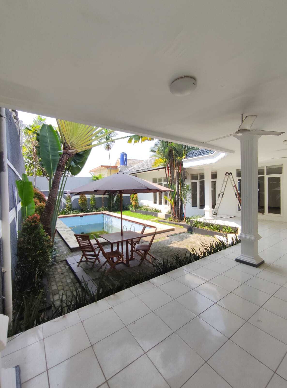 Spacious 4-Bedroom House with Pool in Kemang