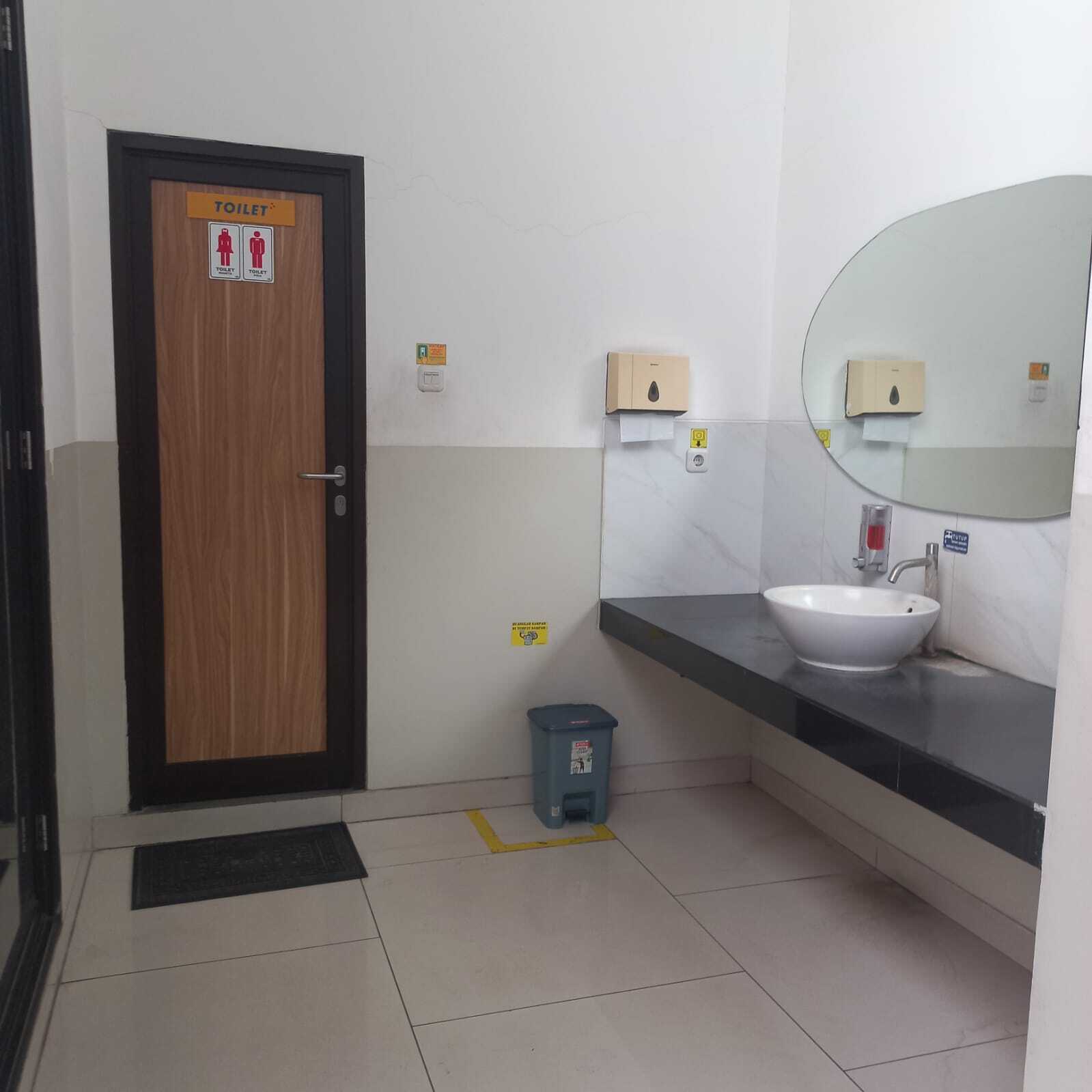 Mainroad BKR Commercial Space - Versatile Rental for Business