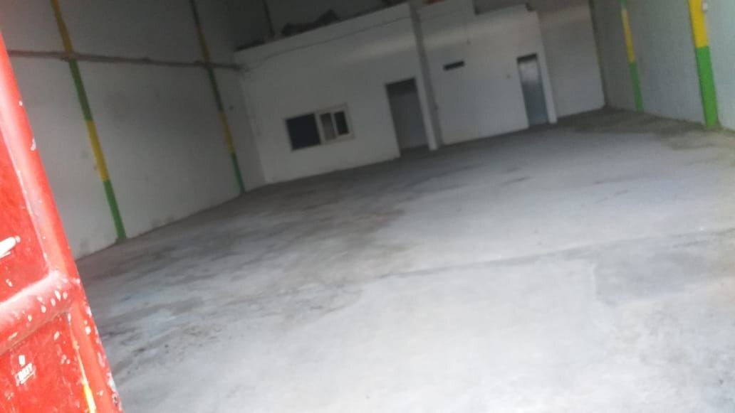 Spacious 200m² Warehouse with Office in Gunung Anyar