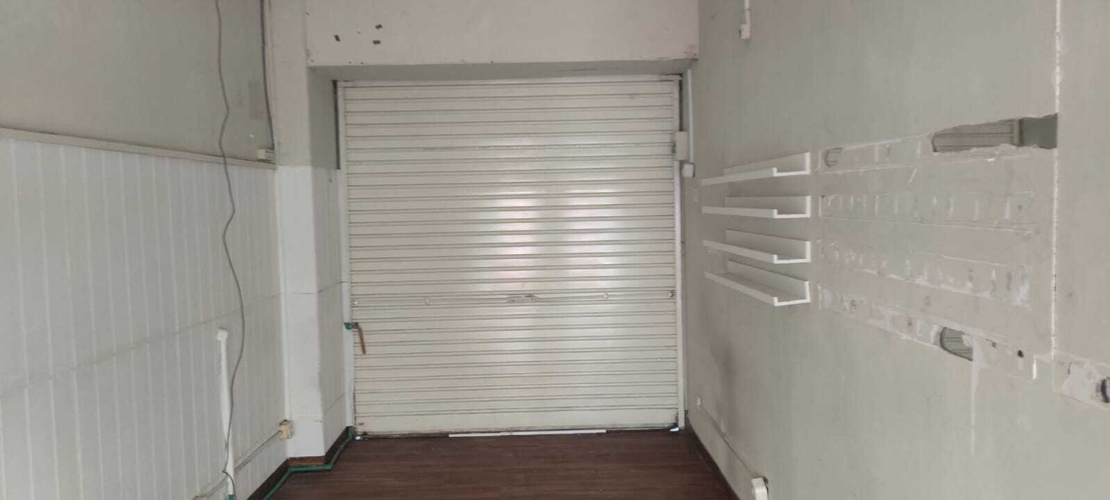 Strategic Location Commercial Kiosk with Glass Door