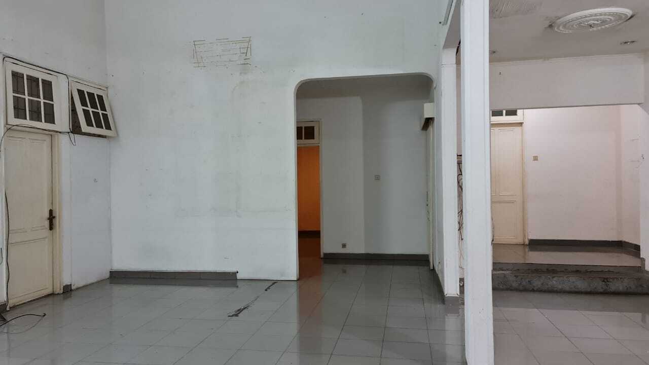 Spacious 4-Bedroom House in South Cipete