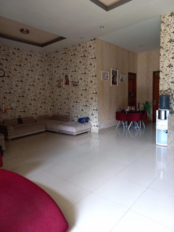 Furnished 3-Bedroom House with Garden Near Mall