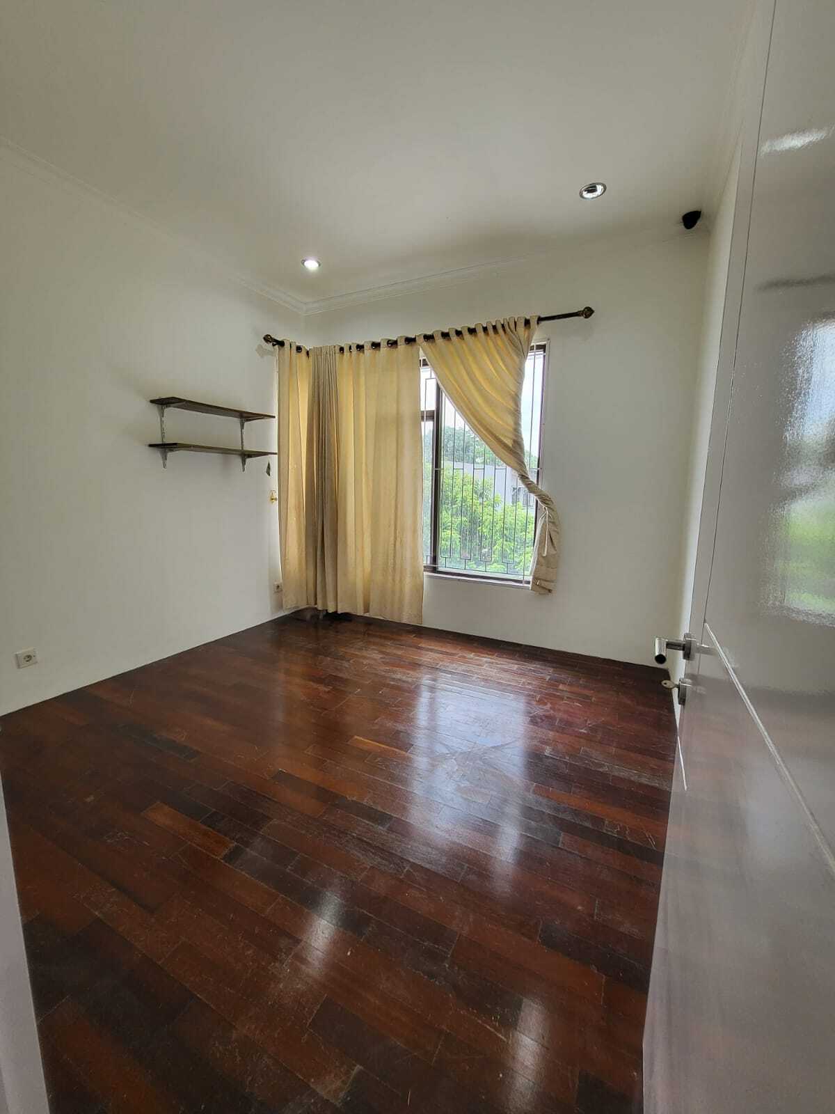 Spacious 2-Story House with Modern Design, 3 Bedrooms, Prime Location