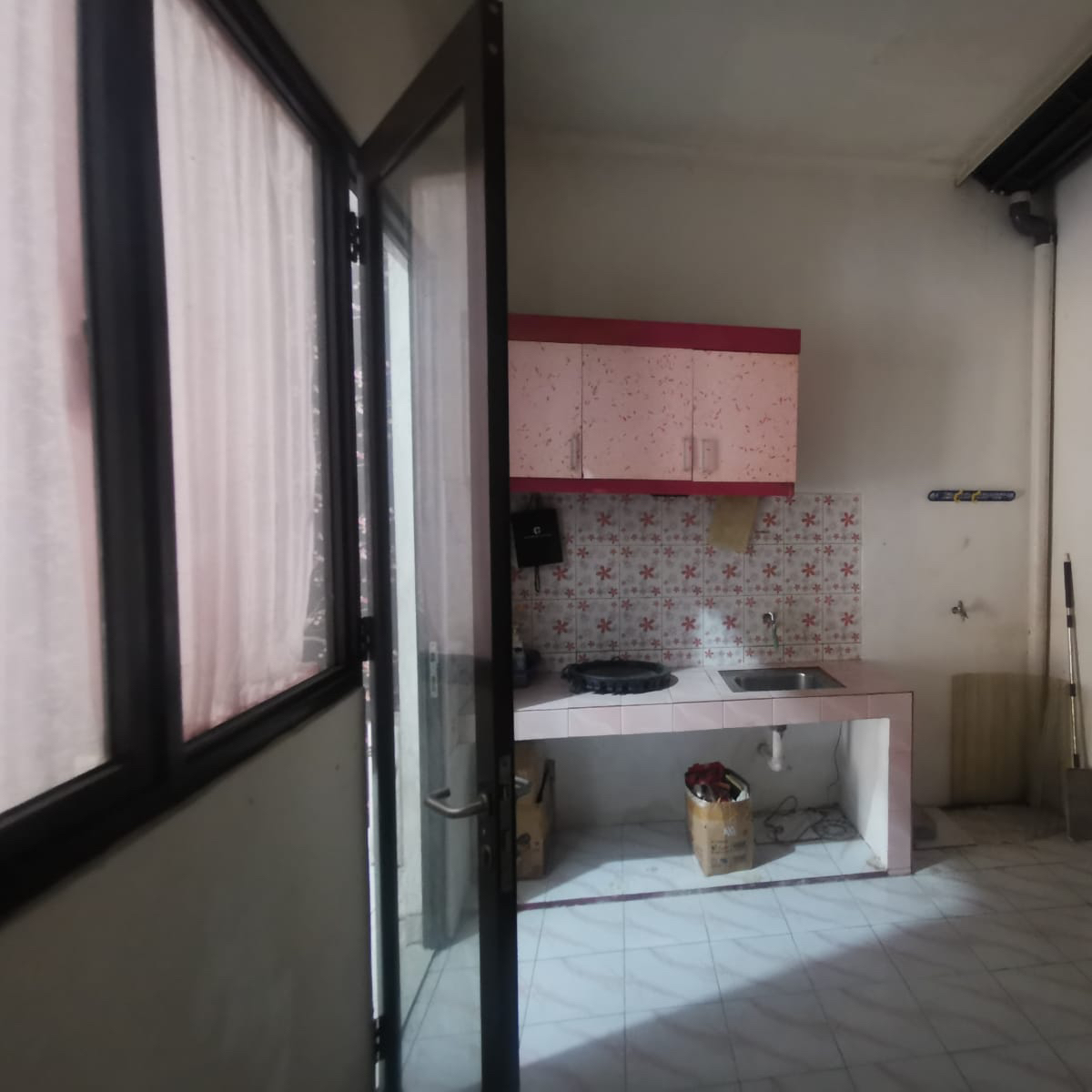 Modern 2-Bedroom House with AC in Legenda Wisata