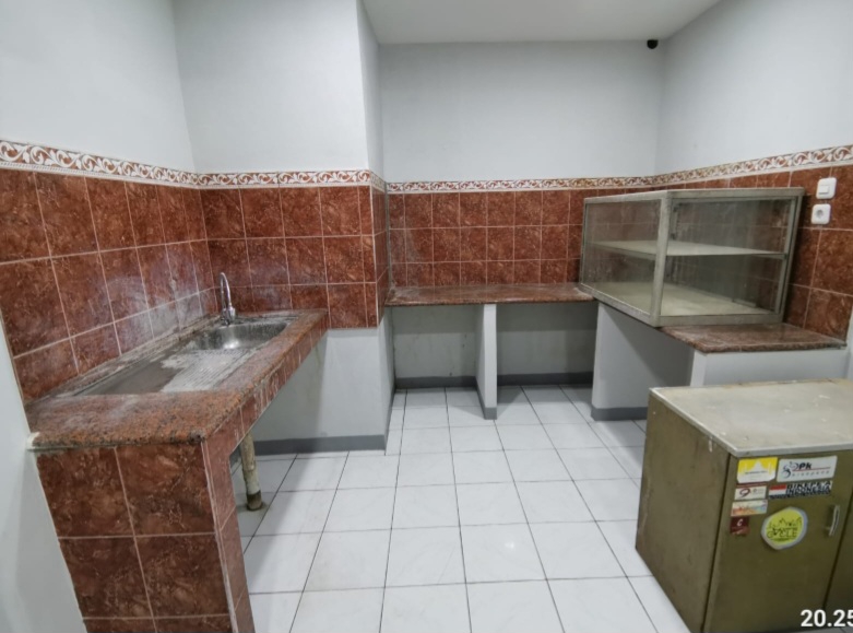Spacious 4-Bedroom House Near Transport and Amenities