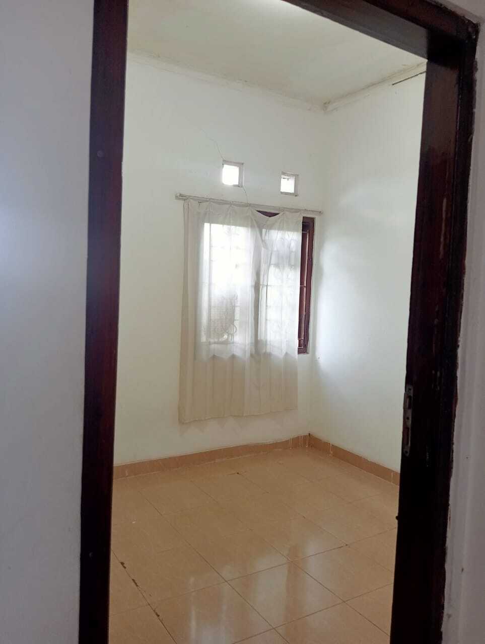 Minimalist 2-Bedroom House with Garage in Sleman