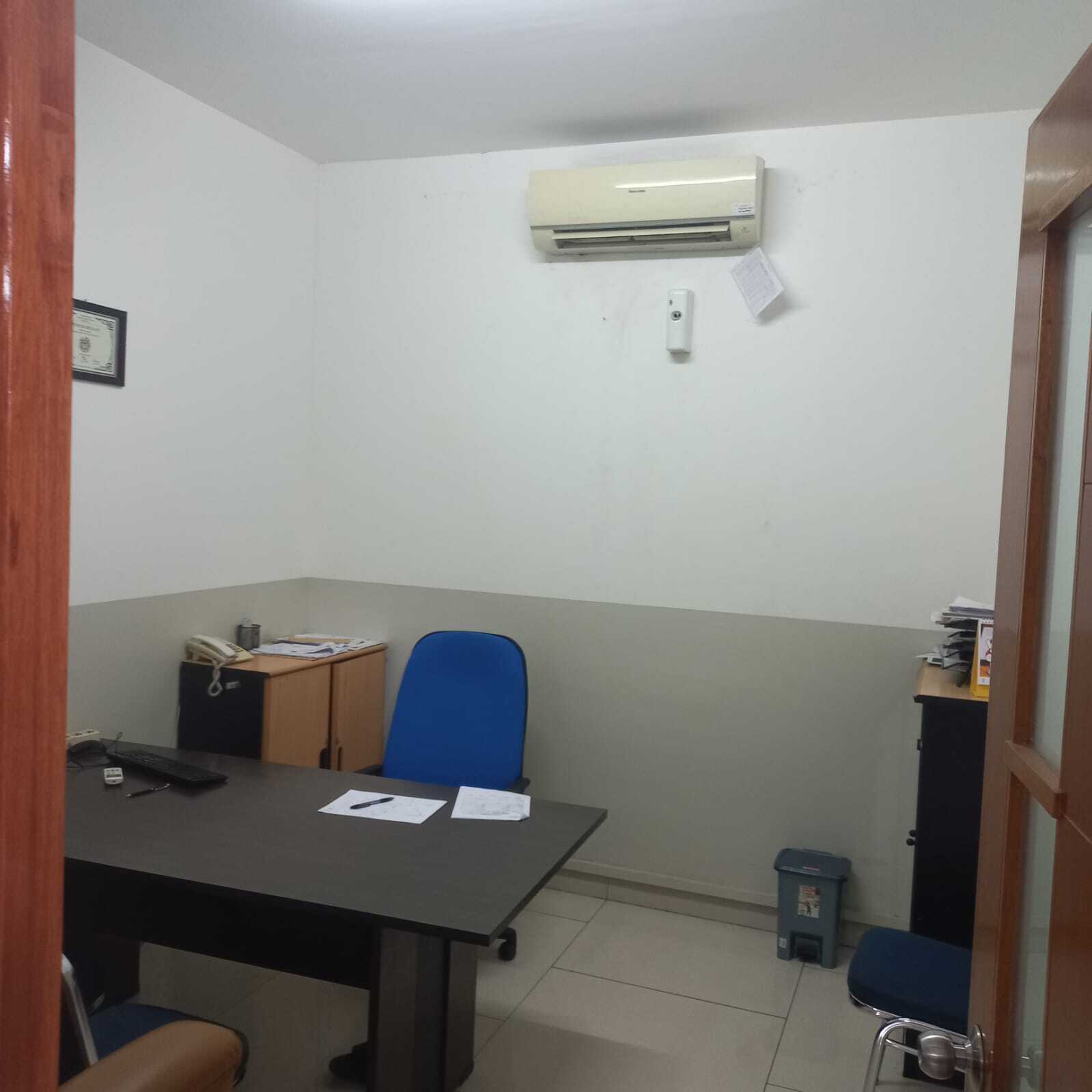 Mainroad BKR Commercial Space - Versatile Rental for Business