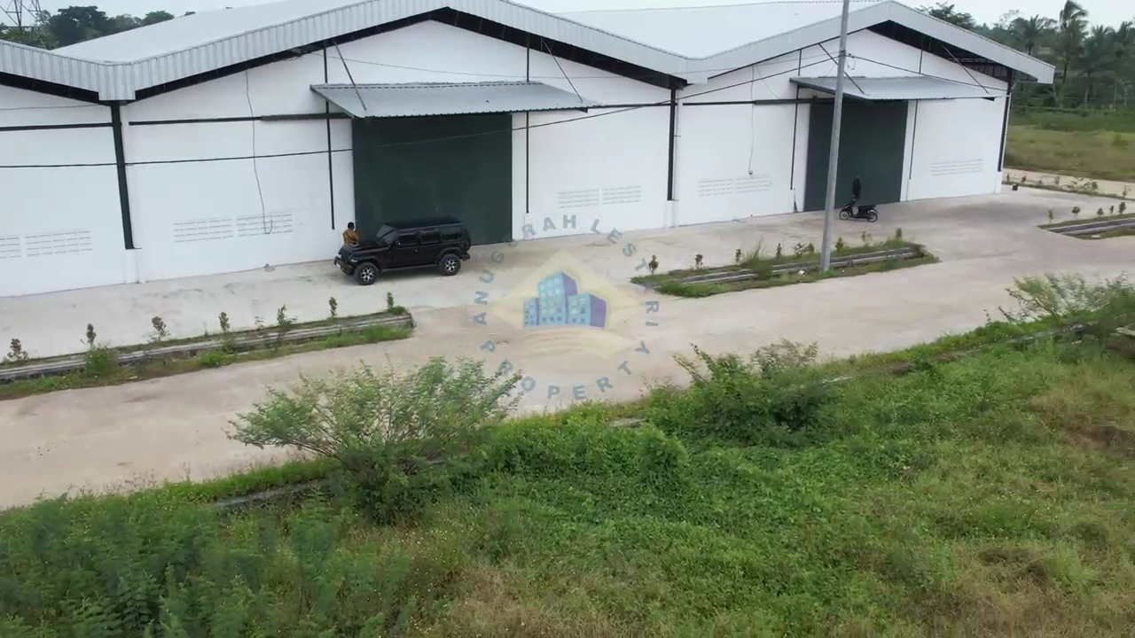 Large Industrial Warehouse with Container Access