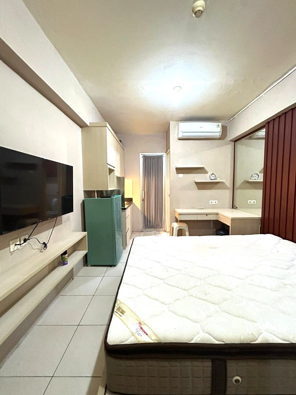 Furnished Studio Apartment with Pool View