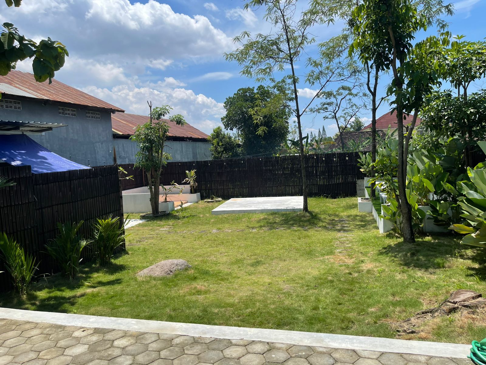 Spacious Commercial Space with Garden and Parking