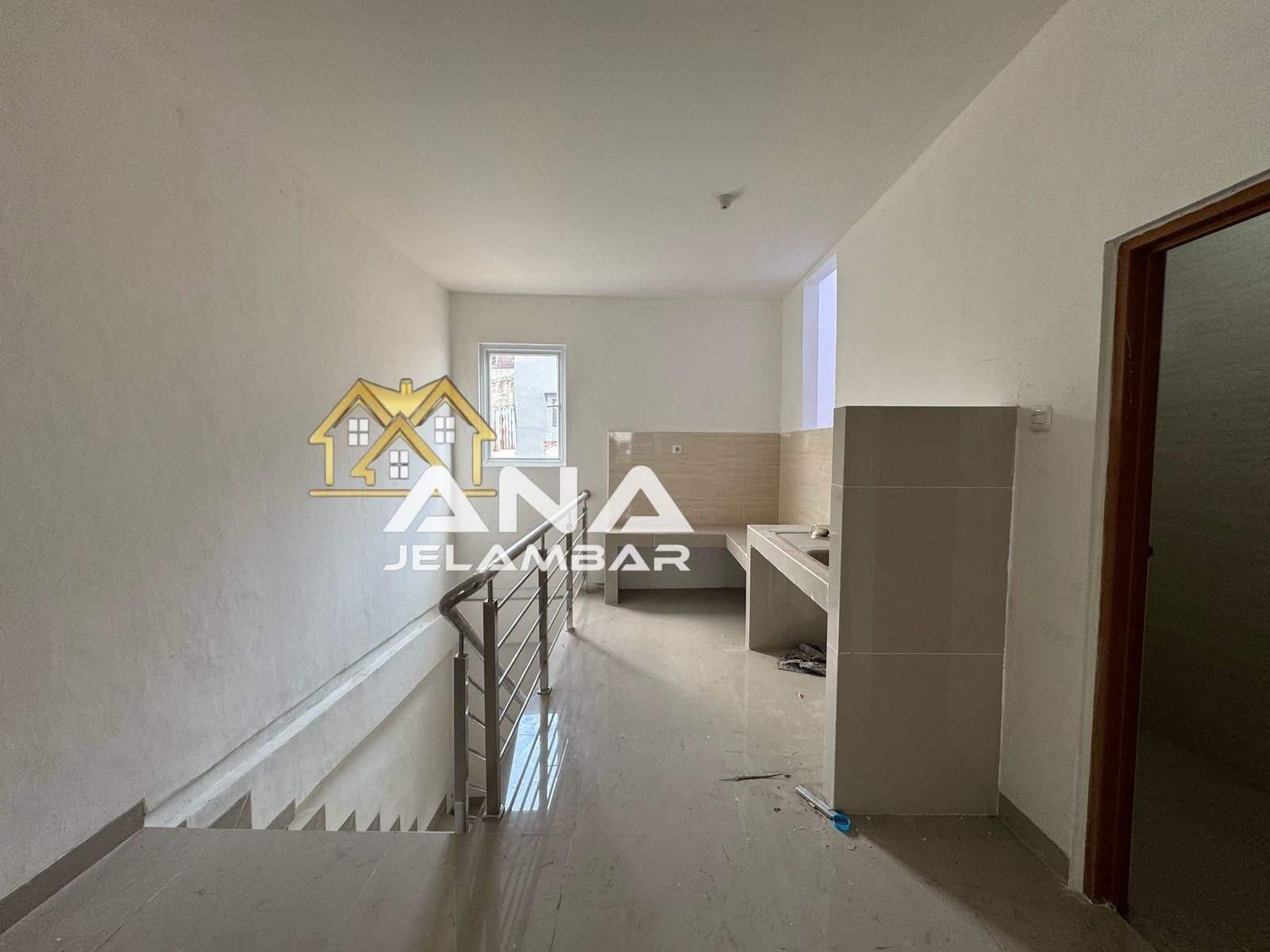 Newly Renovated 3-Story Jelambar House