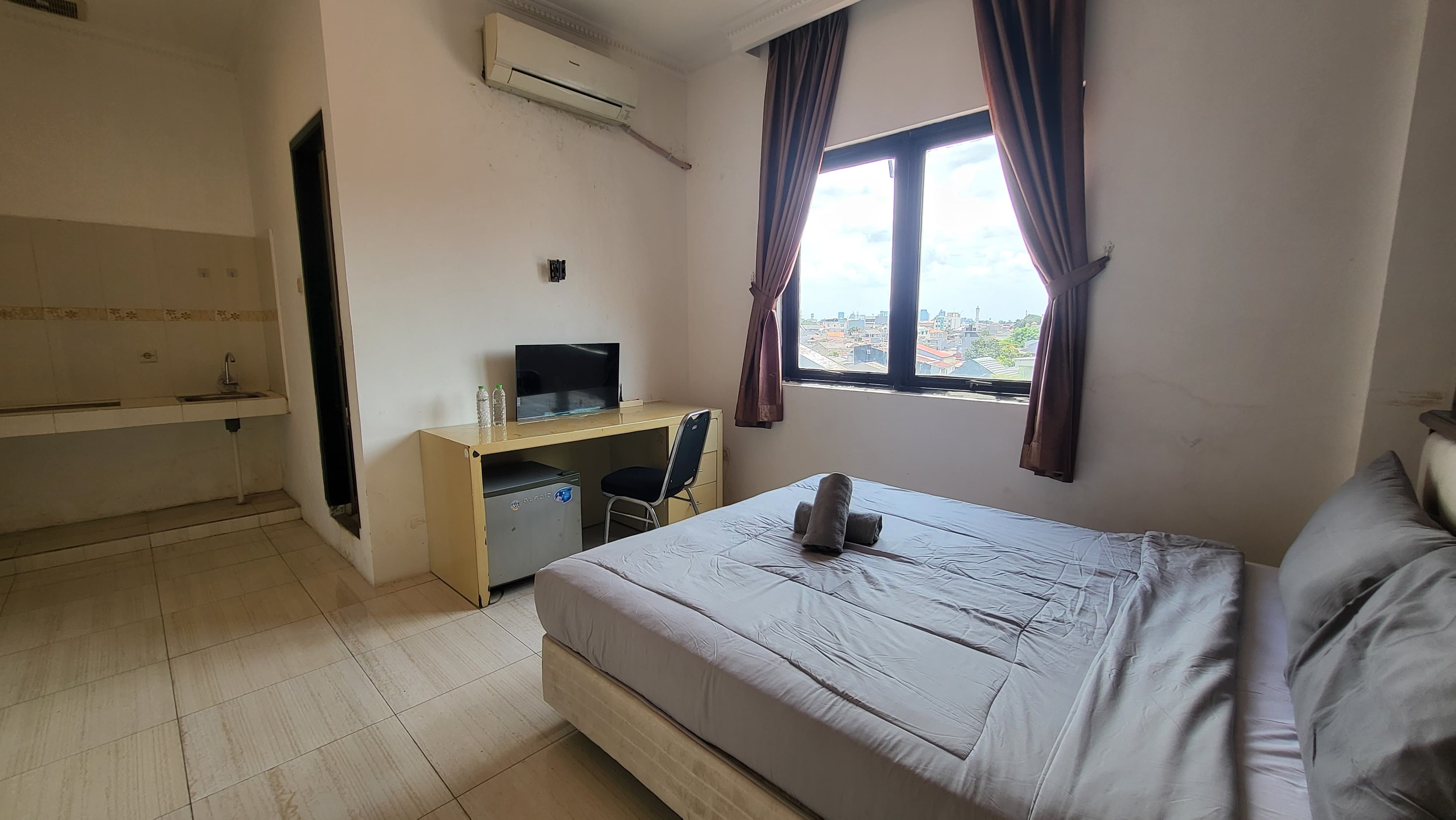 Comfortable Room Near Gandaria City Mall