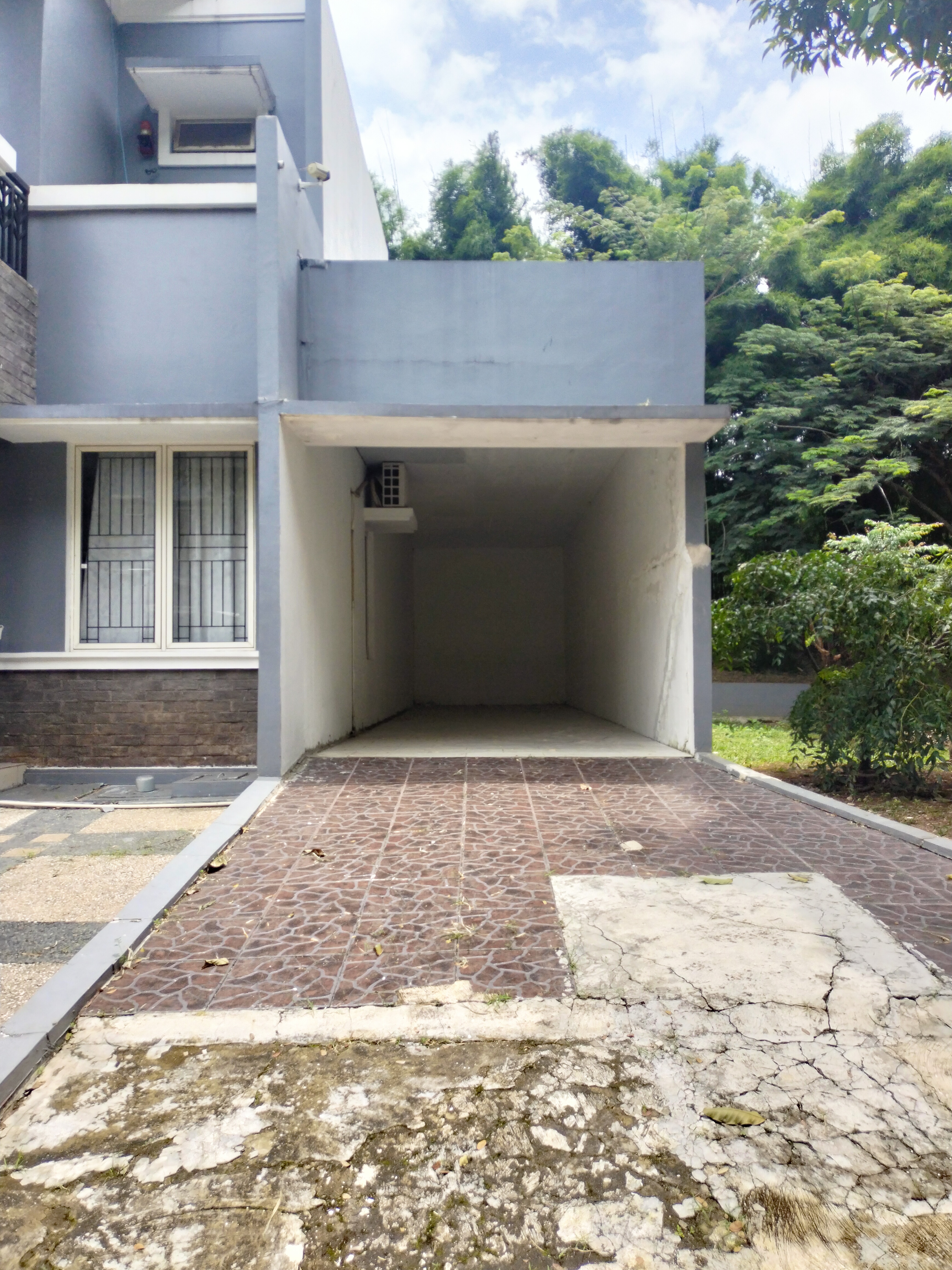 Flood-free property with complete facilities near AEON, Pemda, Waterboom