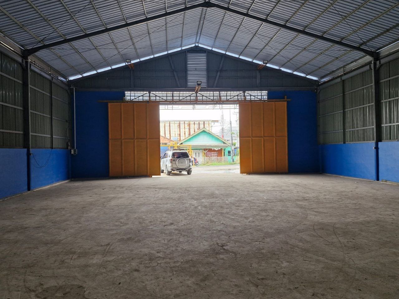 Large Commercial Warehouse with High Ceiling in Cikarang