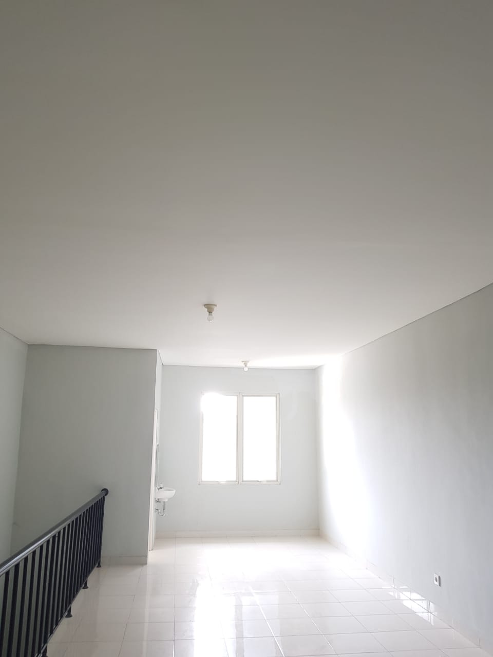 Lippo Cikarang-дағы 3 қабатты коммерциялық ғимарат, үздік орналасуы