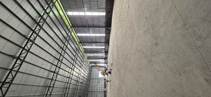 Large Industrial Warehouse with Container Access