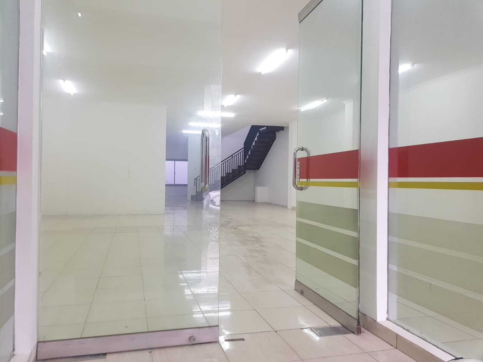 Spacious Commercial Shop House with Rooftop