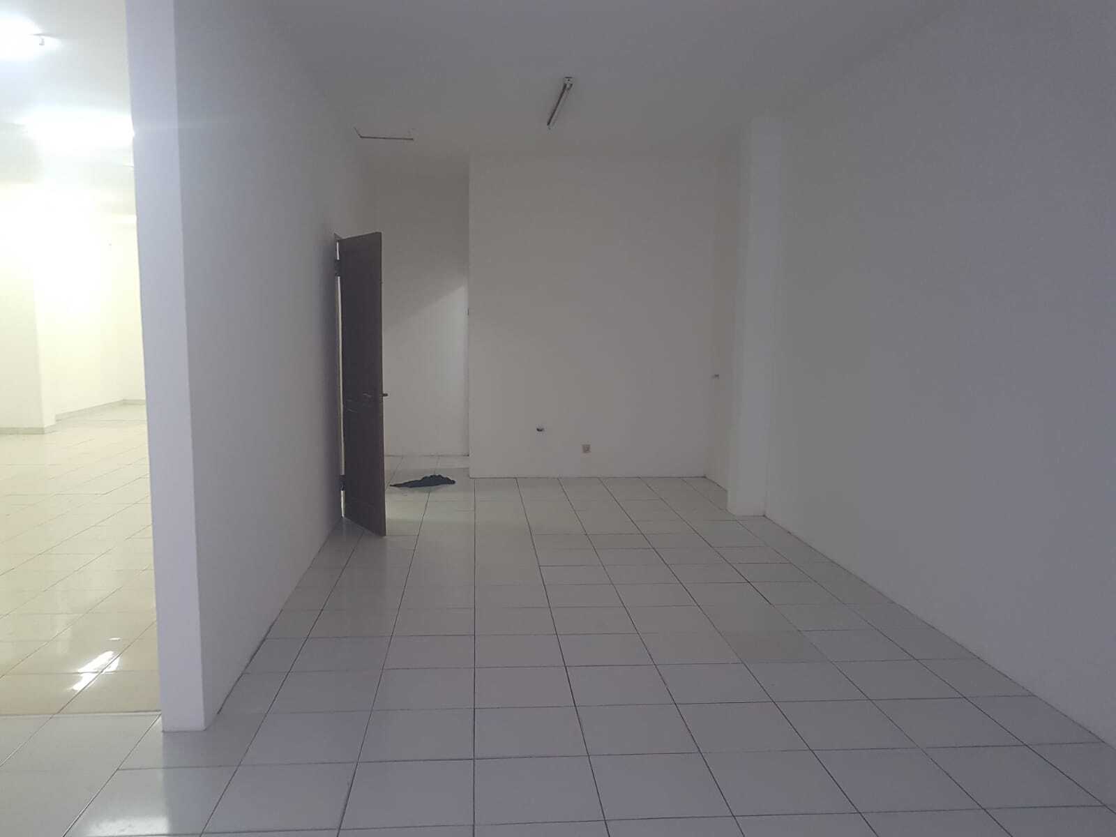 Spacious Commercial Shop House with Rooftop
