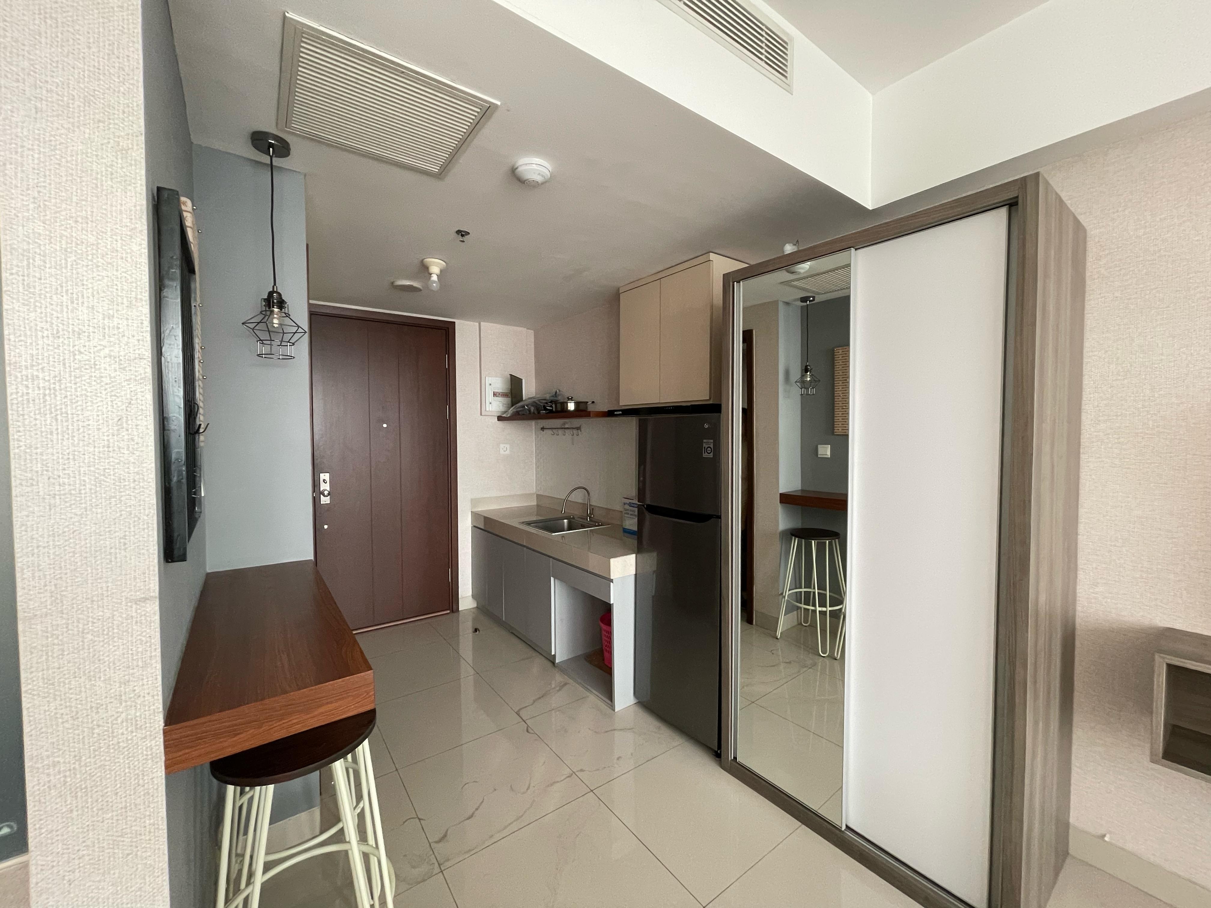 Modern Studio Apartment Near UPH with Pool Access