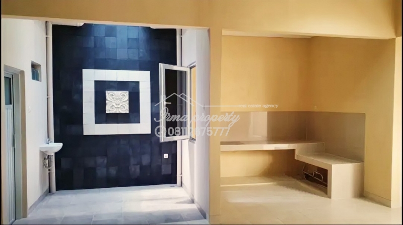 3-Bedroom House Near City Center with Garage