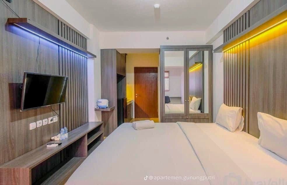 Modern Furnished Studio with AC and King Bed