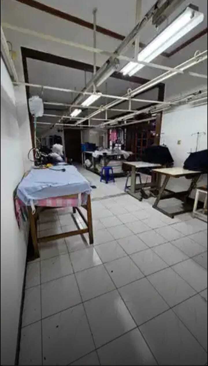 Office/House on Main Road Pahlawan - Large Space with Multiple Amenities