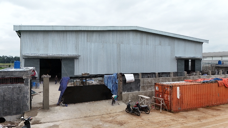 Large Industrial Warehouse with Container Access
