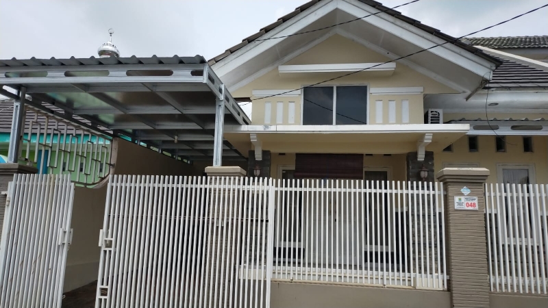 Well-Maintained House with AC and Furniture