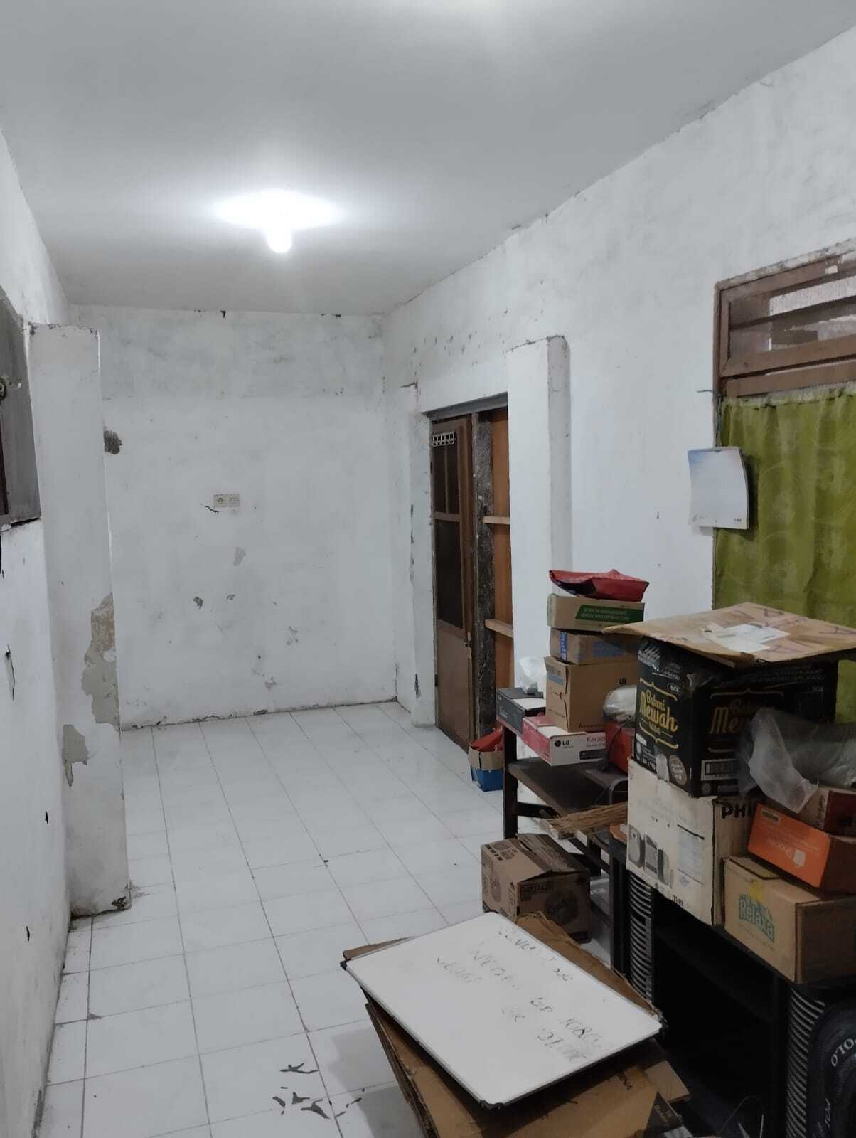 Strategically Located House in Petemon Area, Surabaya