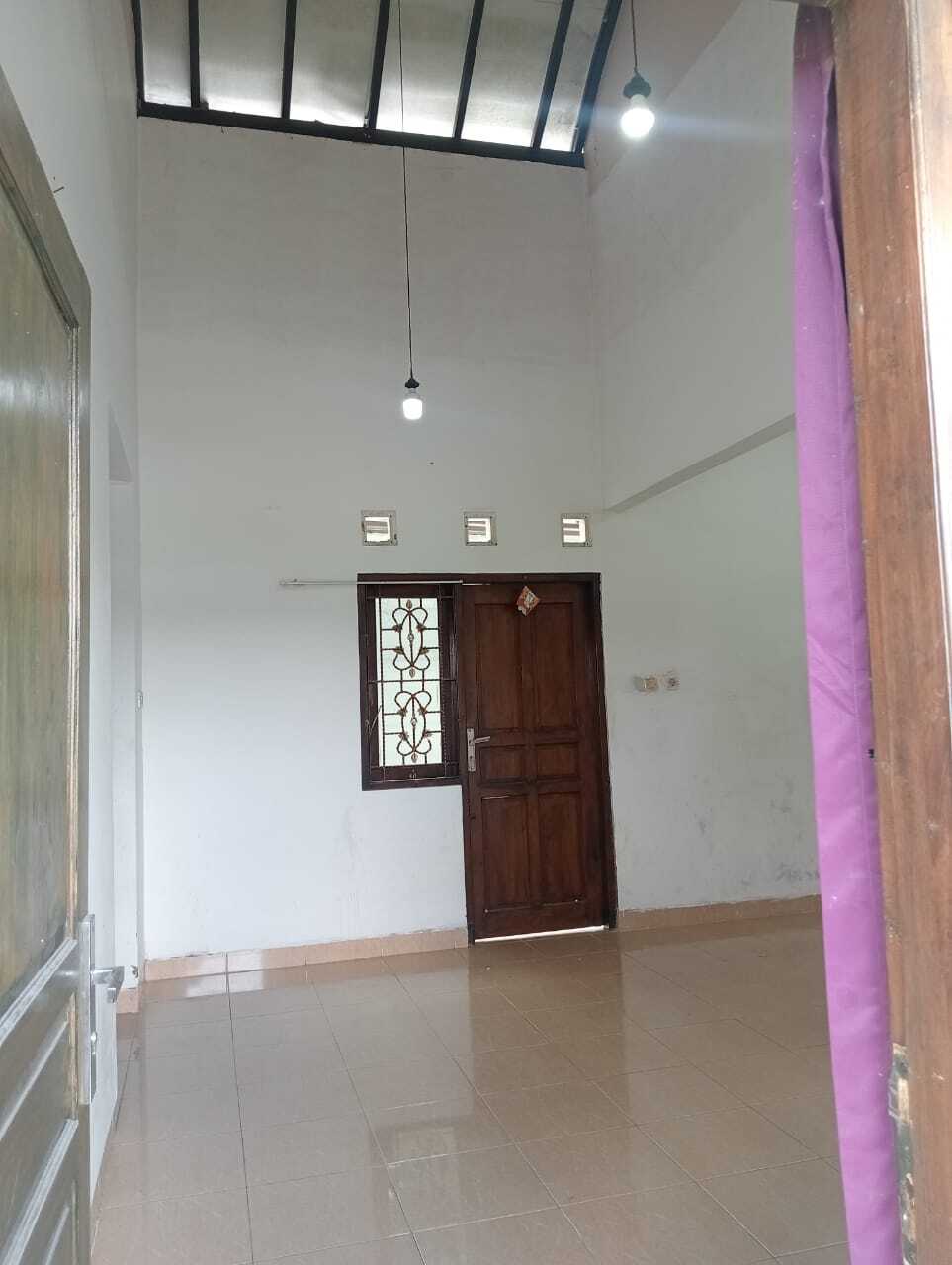 Minimalist 2-Bedroom House with Garage in Sleman