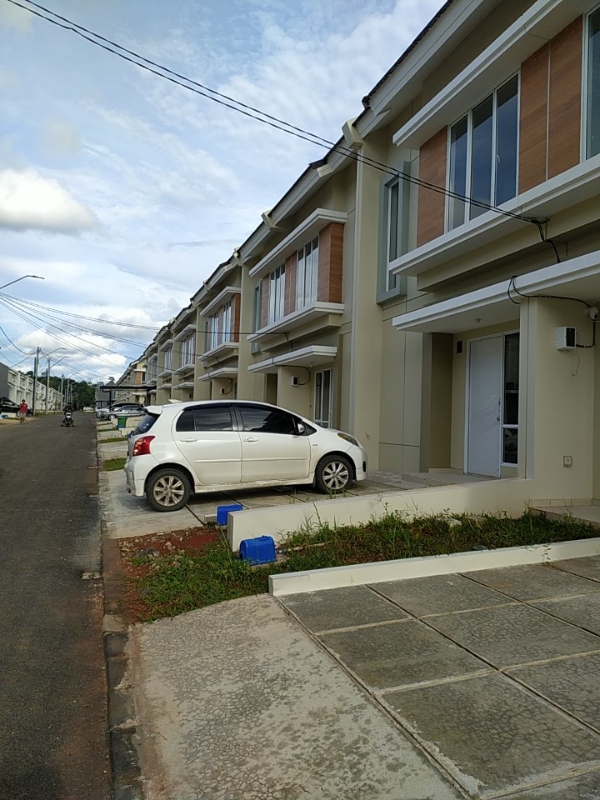 Modern Townhouse with Smart Security and CCTV
