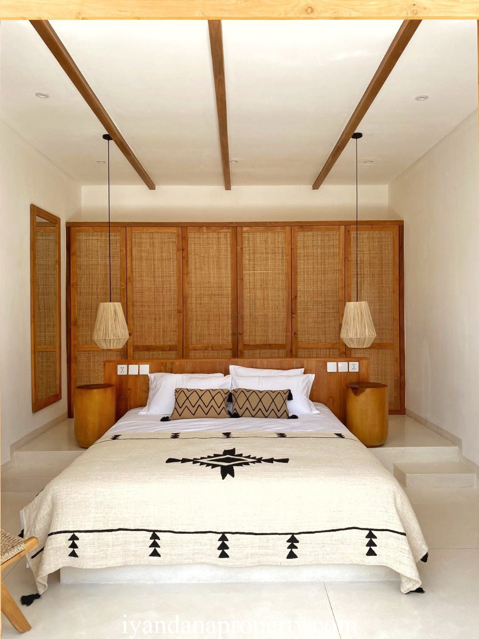 Luxurious 4-Bedroom Villa with Pool in Pecatu