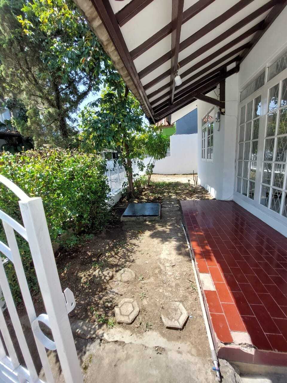 Spacious House with Garden in Arcamanik