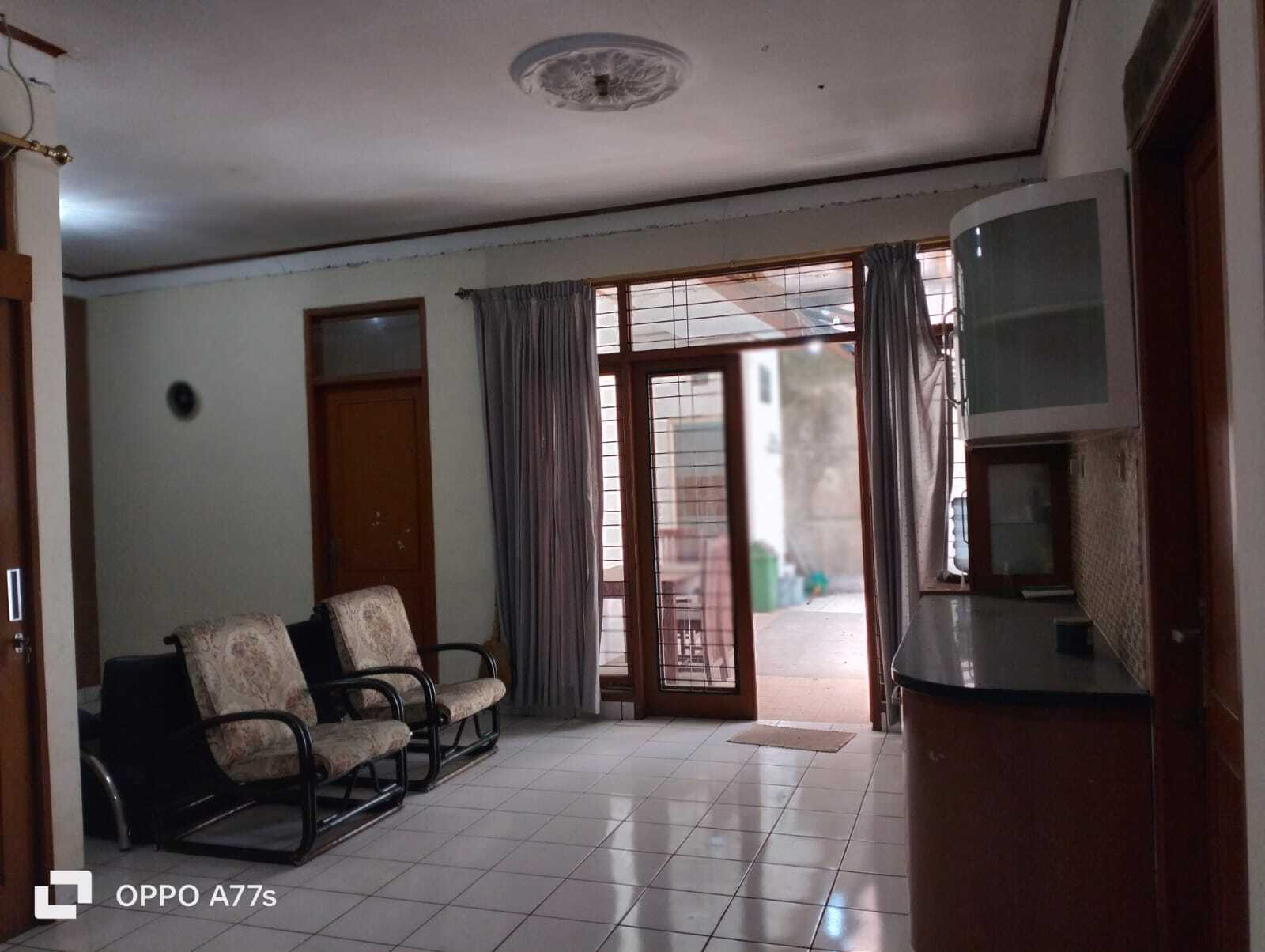 Spacious Family House Near Main Road Antapani