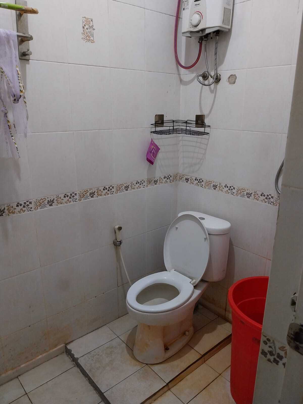 Spacious Family House Near Main Road Antapani