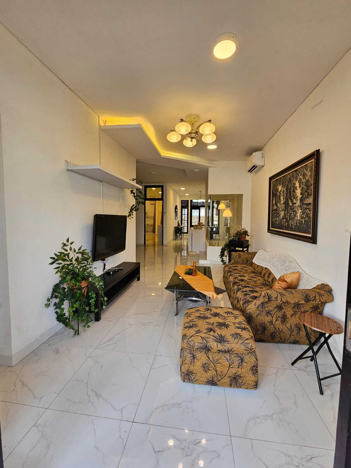 Furnished 3-Bedroom Townhouse in Greenville Jakarta