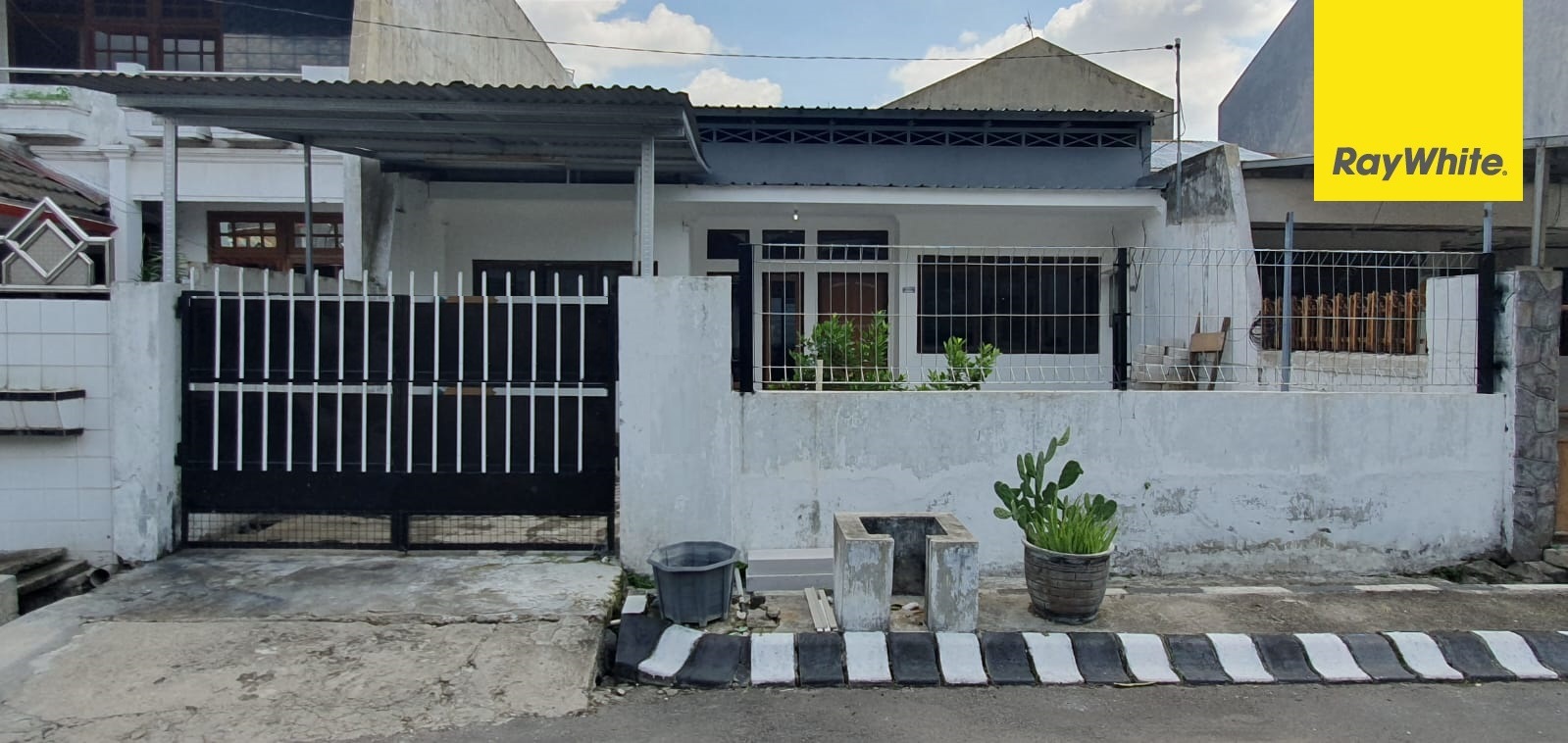 Spacious 3-Bedroom House in Sukomanunggal Jaya Surabaya