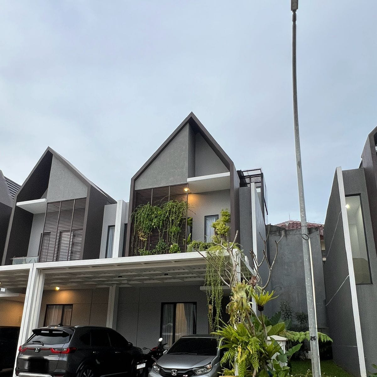 Modern Furnished 3-Bedroom Townhouse with Security