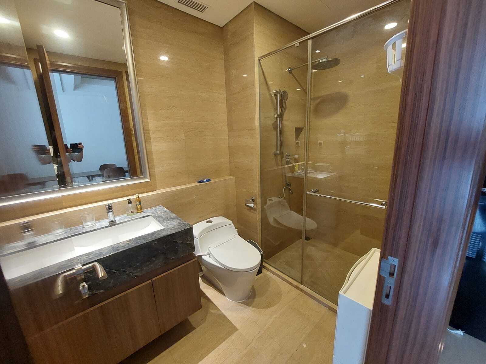 Luxury 1-Bed South Hills Apartment with Private Lift