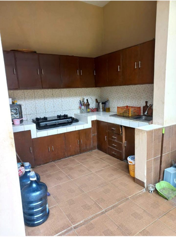 Furnished 3-Bedroom House with Garden Near Mall