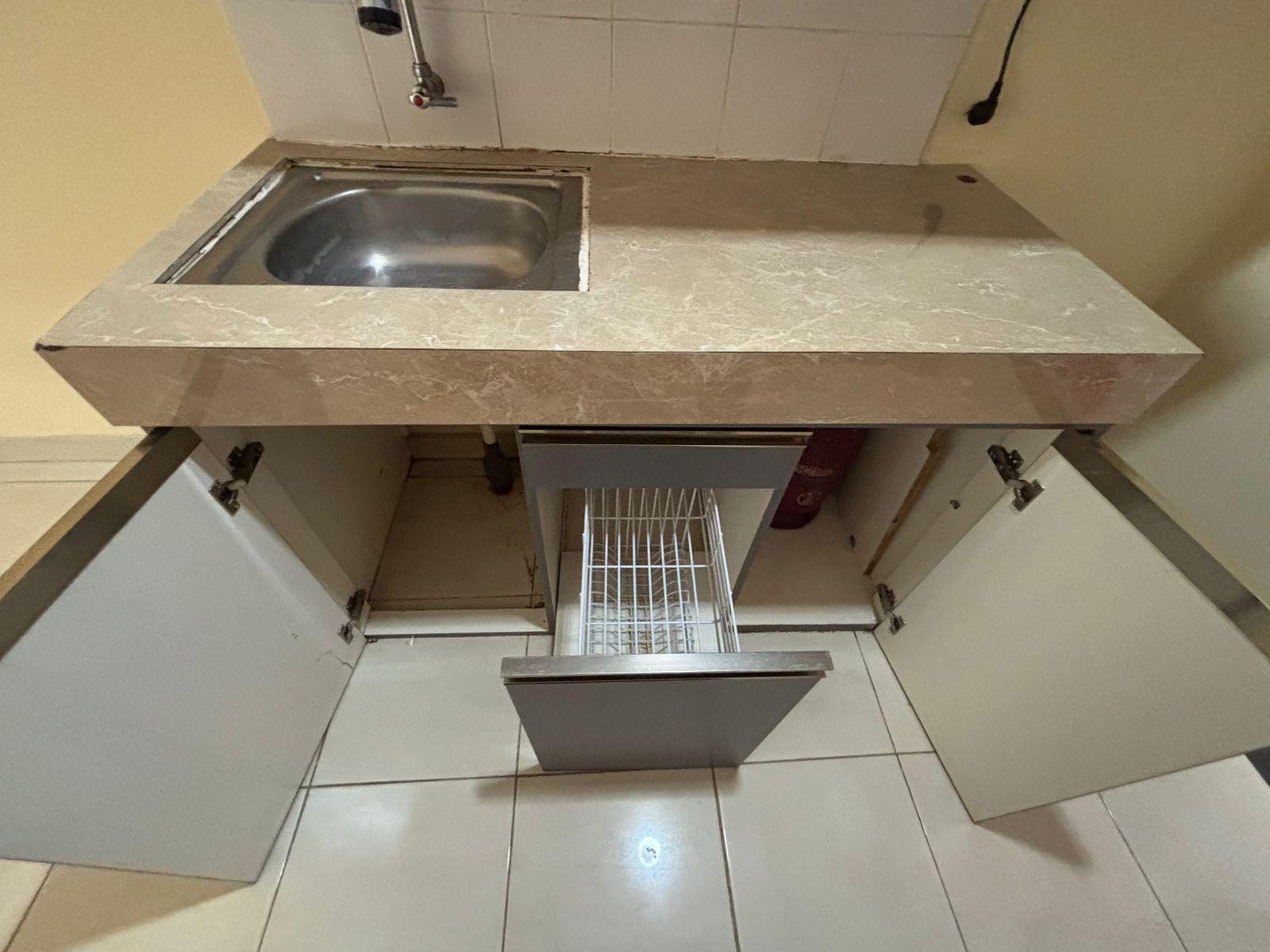 Cinere Bellevue Suites студиялық пәтері, жүзетін бассейн көрінісі бар
