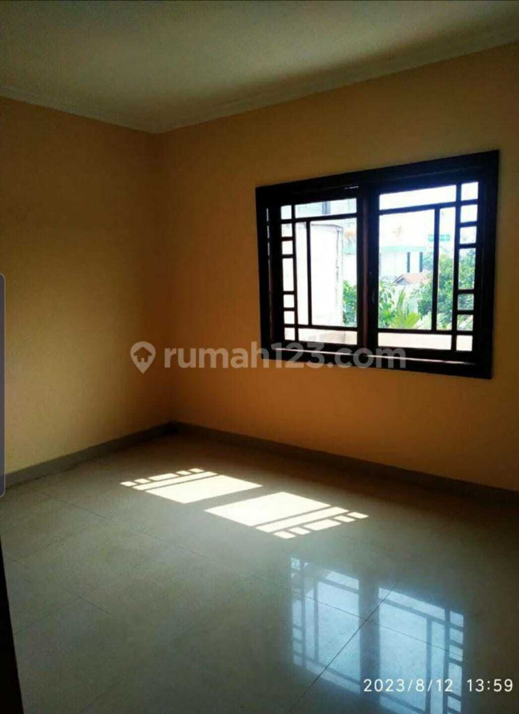 Spacious 4+1 Bedroom House with Large Carport