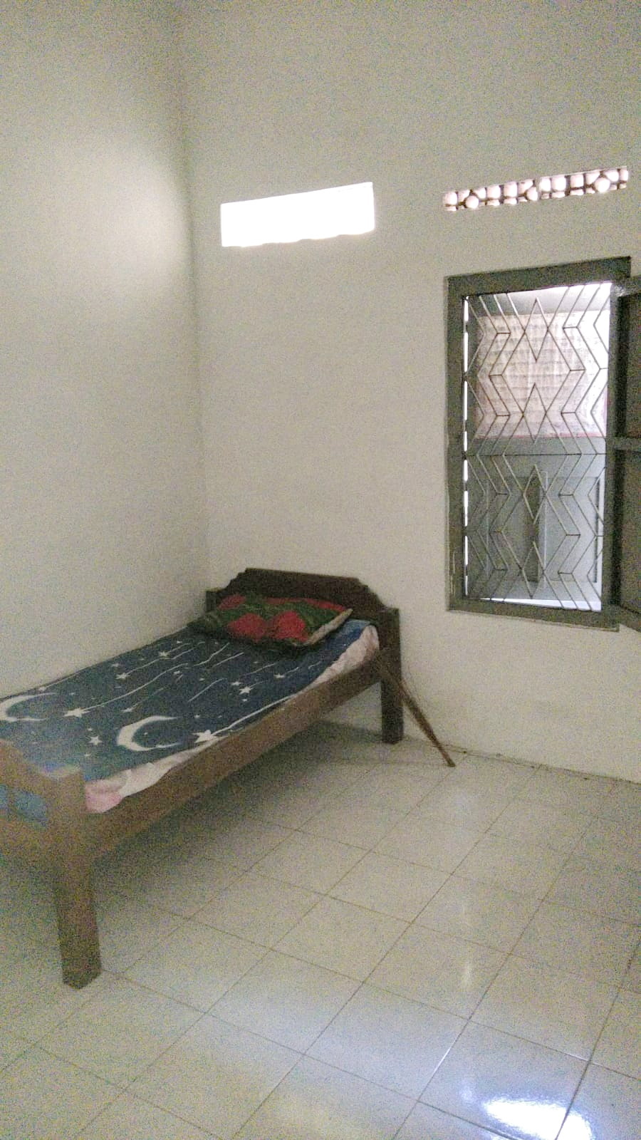 Spacious 7-Bedroom House Near Kenjeran with Garage