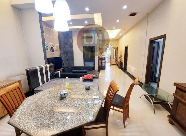 Cluster House in City Center with Strategic Location