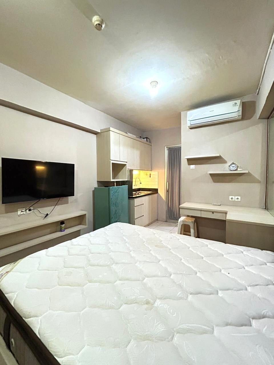 Furnished Studio Apartment with Pool View